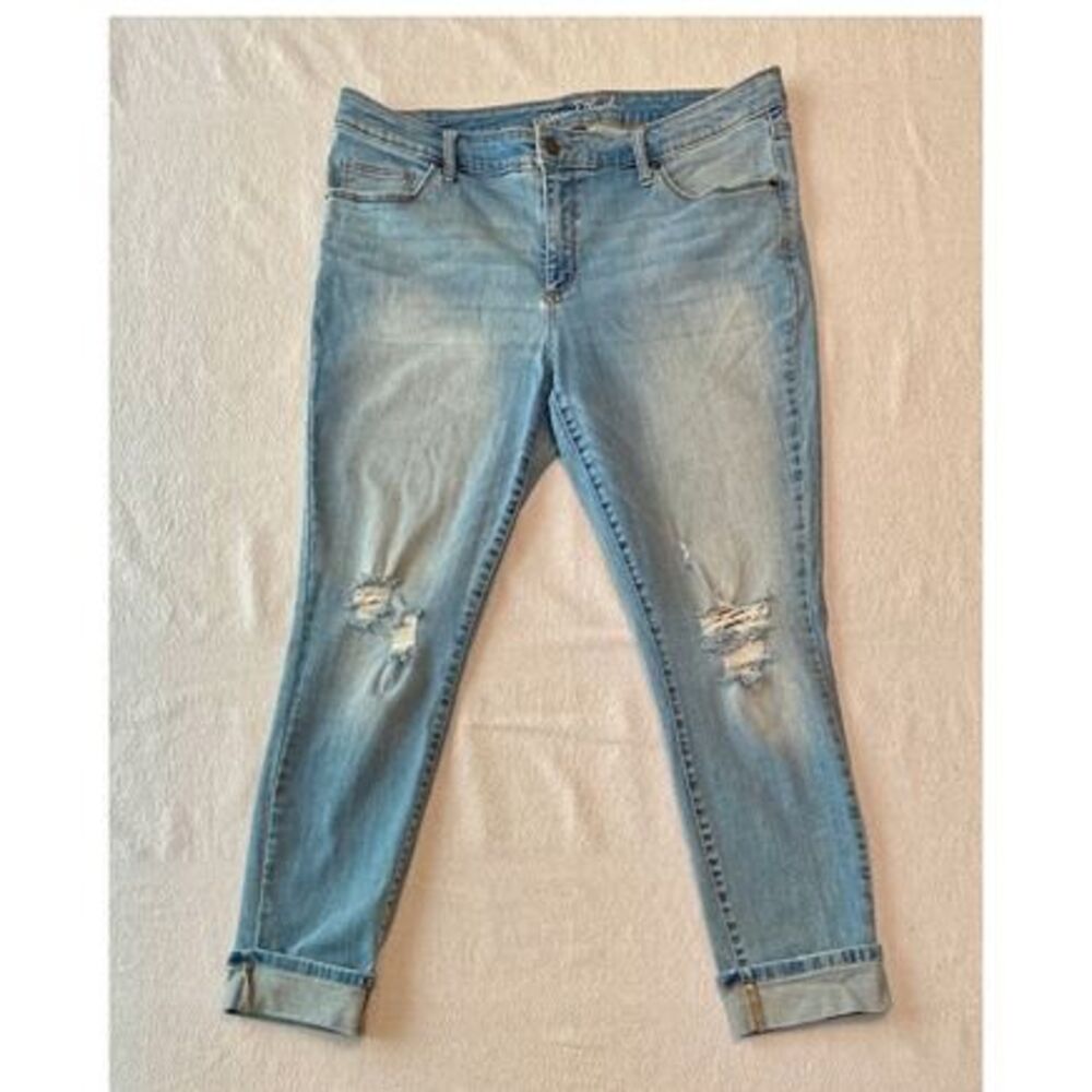 Universal Thread denim crop jeans. Size 18W.
